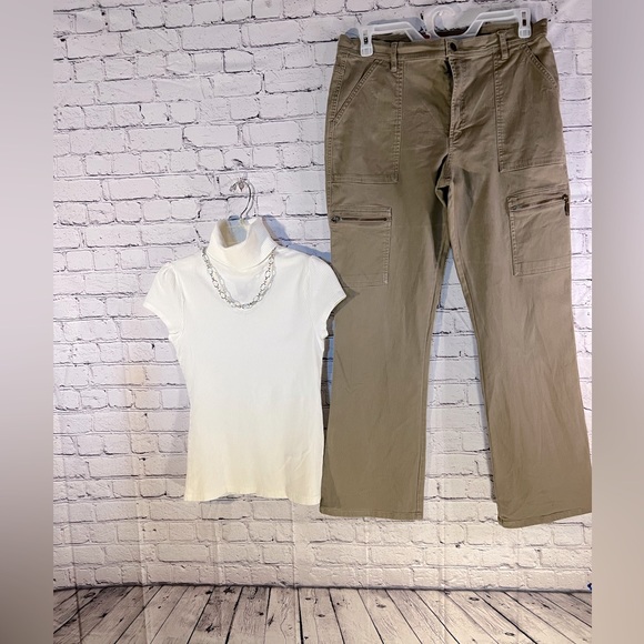 No Boundaries. Ladies white pull on turtleneck short sleeves top. Size Large. - Picture 5 of 6